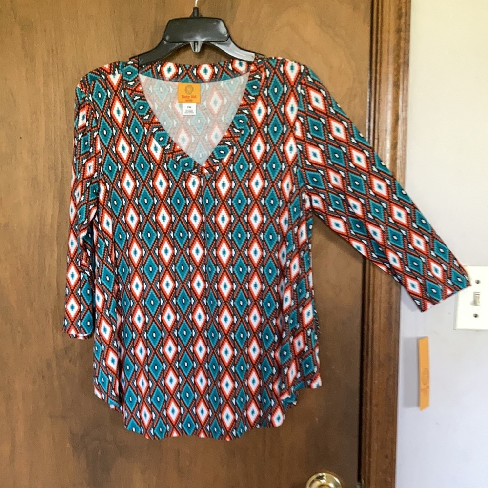 Ruby Rd top Aztec like print soft material v neck shirt w stretch boho MP - Picture 11 of 17